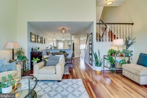 7041 Chesley Search Way, Alexandria VA 22315-4754 exterior