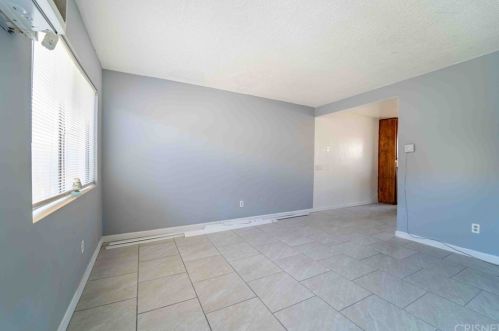 1437 Lake St, Bakersfield CA 93305-4841 exterior