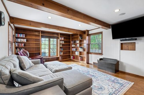 2351 Berkshire Dr, Pittsburgh PA  15241-2445 exterior