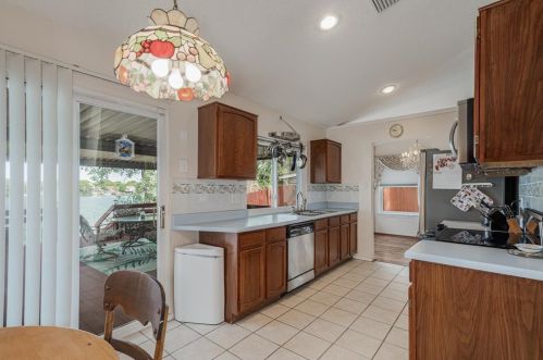 1311 Lakeshore Dr, Irving TX 75060-6675 exterior