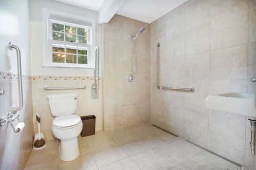 36 Betty Rd, Enfield CT 06082-2623 exterior