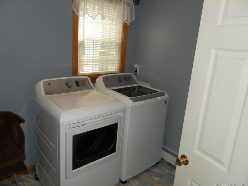 136 Putnam Pike, Killingly CT 06241-1628 exterior