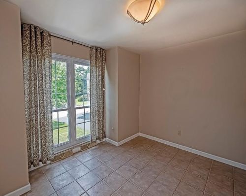 651 Newport Dr, Pittsburgh PA  15235-3226 exterior