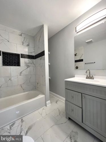 5910 Brookview Dr, Alexandria VA 22310-1819 exterior