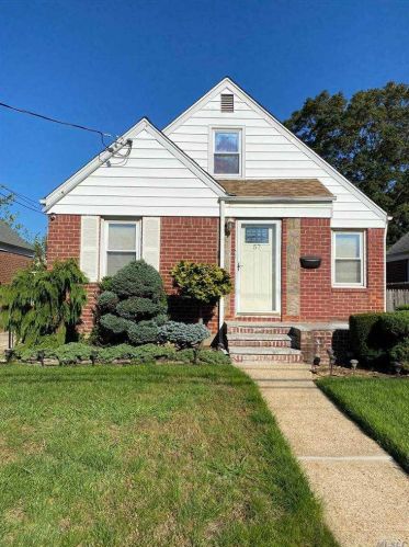 57 Mary St, Valley Stream, NY 11580-3209