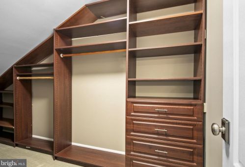 1822 Fonthill Ct, Mc Lean VA 22102-4792 exterior