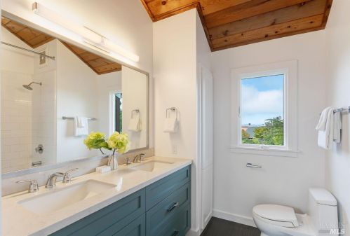 210 Stanford Ave, Mill Valley CA 94941-3562 exterior