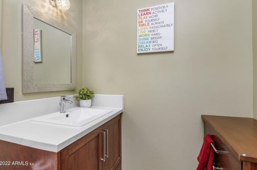 1118 12 St, Phoenix AZ 85086-7350 exterior