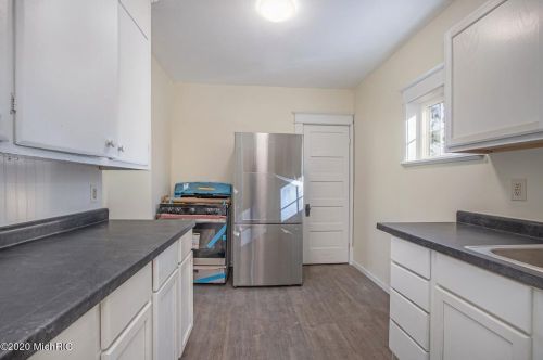 1033 Fenimore Ave, Kalamazoo MI 49048-2028 exterior