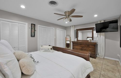 229 Elmwood St, Huntsville TX 77320-3408 exterior