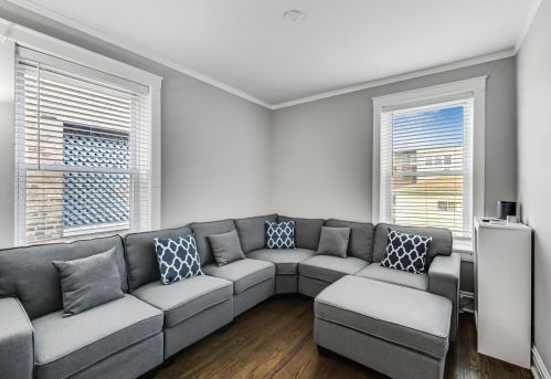 7443 Merrill Ave, Chicago IL  60649-3210 exterior