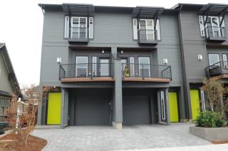 6092 Grand Ave, Portland OR  97214-2384 exterior