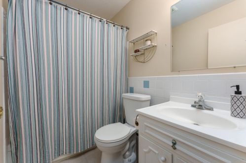 3647 Kenbrooke Ct, Kalamazoo MI 49006-5438 exterior