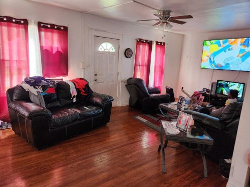 1956 Wood St, Meskegon MI 49442-5716 exterior