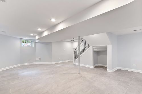 527 Ridgeway Ave, Chicago IL 60659-1117 exterior