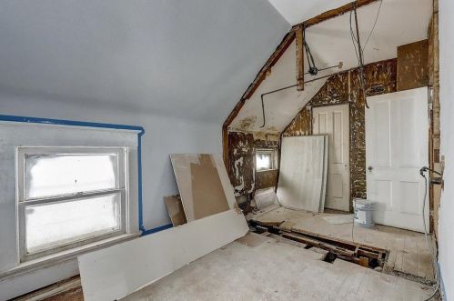 2443 Oakland Ave, Milwaukee WI  53211-4335 exterior