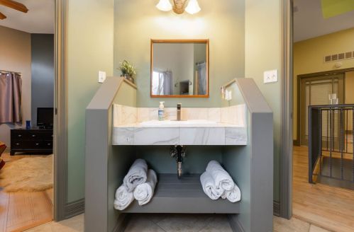 665 Shelby St, Gary IN 46403-2254 exterior