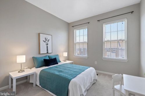 6747 Applemint Ln, Alexandria VA 22310-2649 exterior