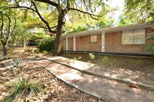 1609 Elmhurst Dr, Austin TX  78741-2541 exterior