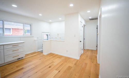 8451 Nightingale St, Dearborn Heights MI  48127-1203 exterior