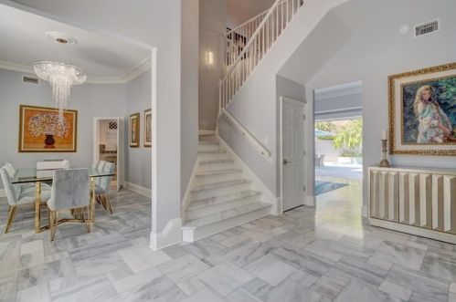 2819 Safe Hbr Dr, Tampa FL 33618-4538 exterior