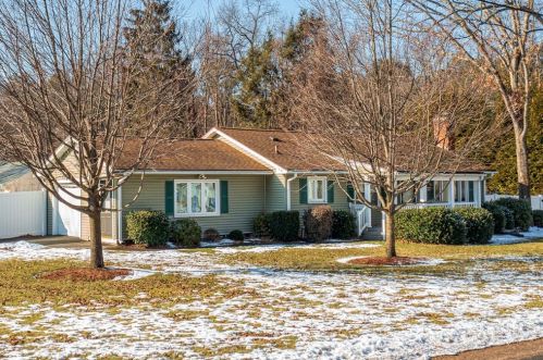 180 Forest Hills Rd, Springfield, MA 01128-1208