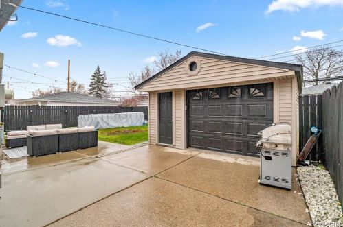 6126 Cambourne Rd, Dearborn Heights MI 48127-3916 exterior