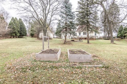 8415 Fox Croft Ln, Milwaukee WI 53217-2226 exterior