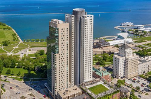 923 Kilbourn Ave, Milwaukee WI 53202-3421 exterior