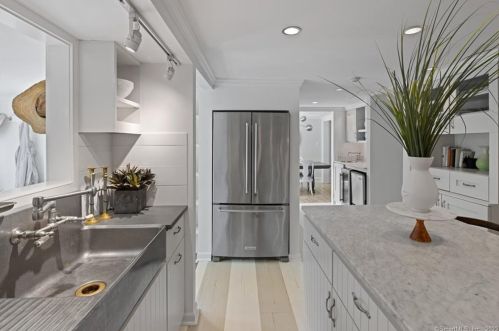 236 Norwalk Rd, Norwalk CT 06850-4318 exterior