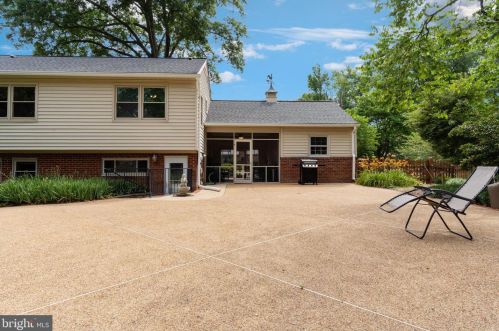 9208 Frst Hvn Dr, Alexandria VA 22309-3216 exterior