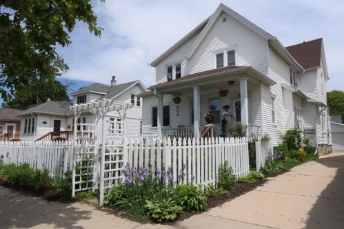 212 70, Milwaukee WI 53223-2114 exterior