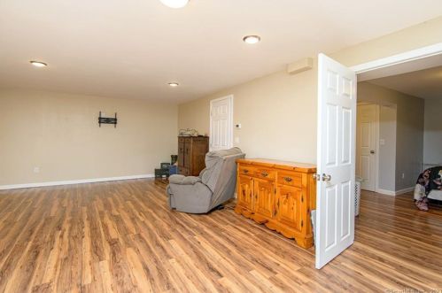 304 Ledge Rd, Killingly CT 06241-1910 exterior