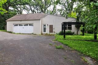 26731 Taylor St, Hoffman Estates, IL 60010-2731