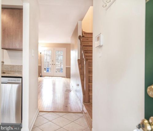 6479 Brick Hearth Ct, Alexandria VA  22306-3312 exterior