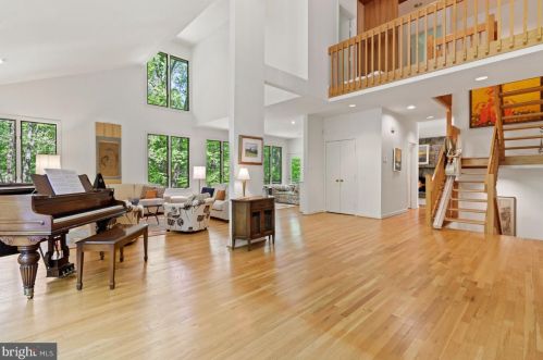 11455 Glen Rd, Rockville, MD 20854-1207