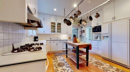 5531 Northumberland St, Pittsburgh PA 15217-1129 exterior