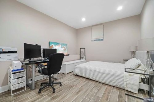 3 Pne Ter, Demarest NJ 07627-1214 exterior