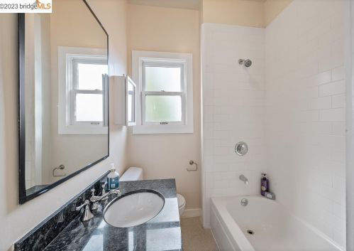 2122 Sacramento St, Berkeley CA 94702-1905 exterior