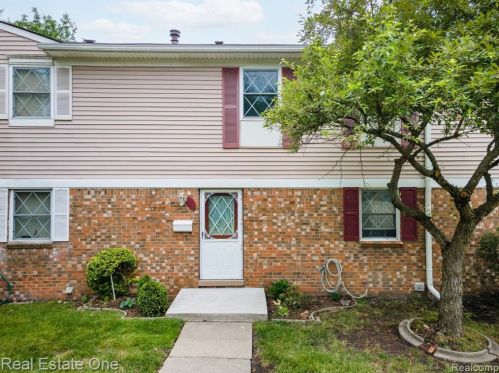 943 Kirts Blvd, Troy MI 48084-4837 exterior