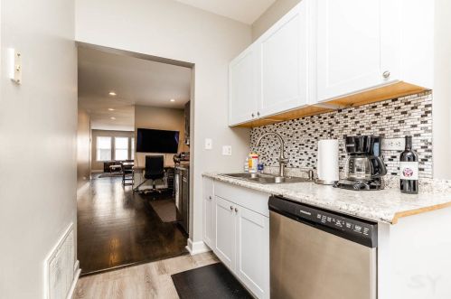 938 Noble St, Chicago IL  60642-5303 exterior