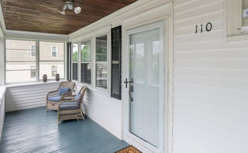 110 Farm St, Providence, RI 02908-4065