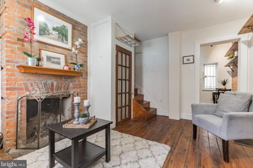 421 Iseminger St, Philadelphia, PA 19147-1113