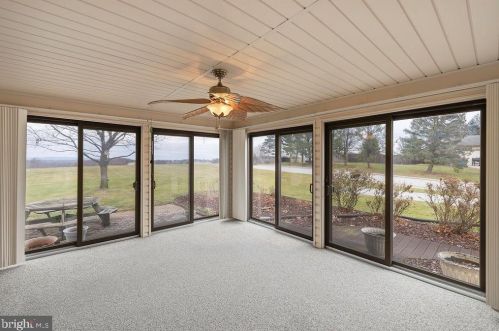 106 Lee Ann Ct, Hanover PA 17331-9560 exterior