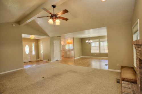 2181 Daubenberger Rd, Turlock CA 95380-9114 exterior