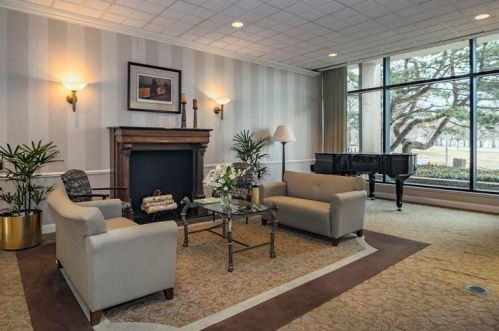 929 Astor St, Milwaukee WI  53202-3420 exterior