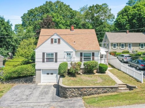 52 Bartlett St, Woonsocket, RI 02895-4904