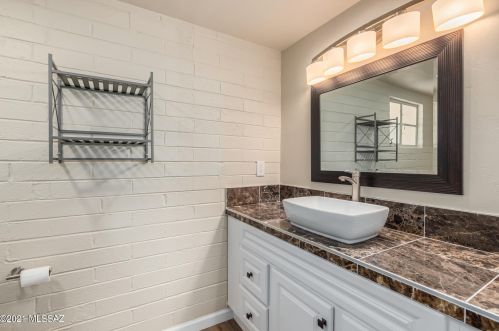 2305 19th St, Tucson AZ  85719-7016 exterior