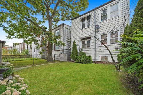 8026 Dobson Ave, Chicago IL 60619-4405 exterior