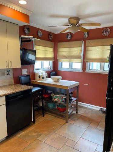 32 Albermarle Ave, Babylon NY 11704-8002 exterior